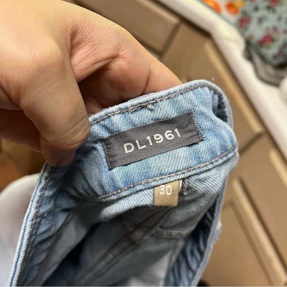 DL1961 Clara Frayed Hem Mid Rise Slim Bermuda Short Kingsland 30 I - Picture 7 of 10